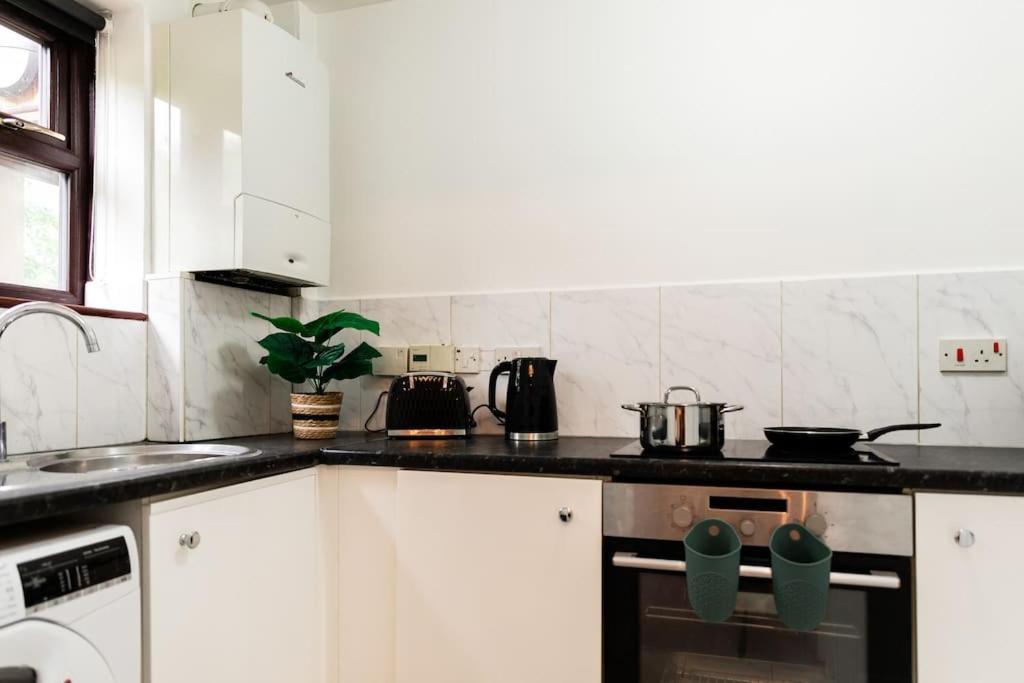Appartamento Cosy Decorated Flat In Tonbridge Esterno foto