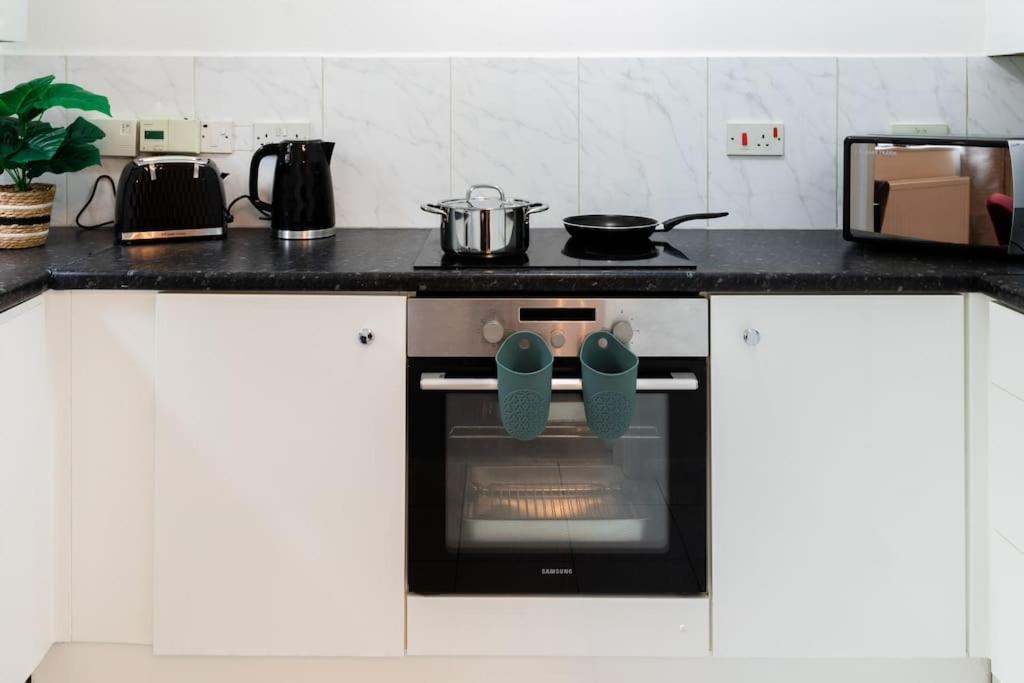 Appartamento Cosy Decorated Flat In Tonbridge Esterno foto